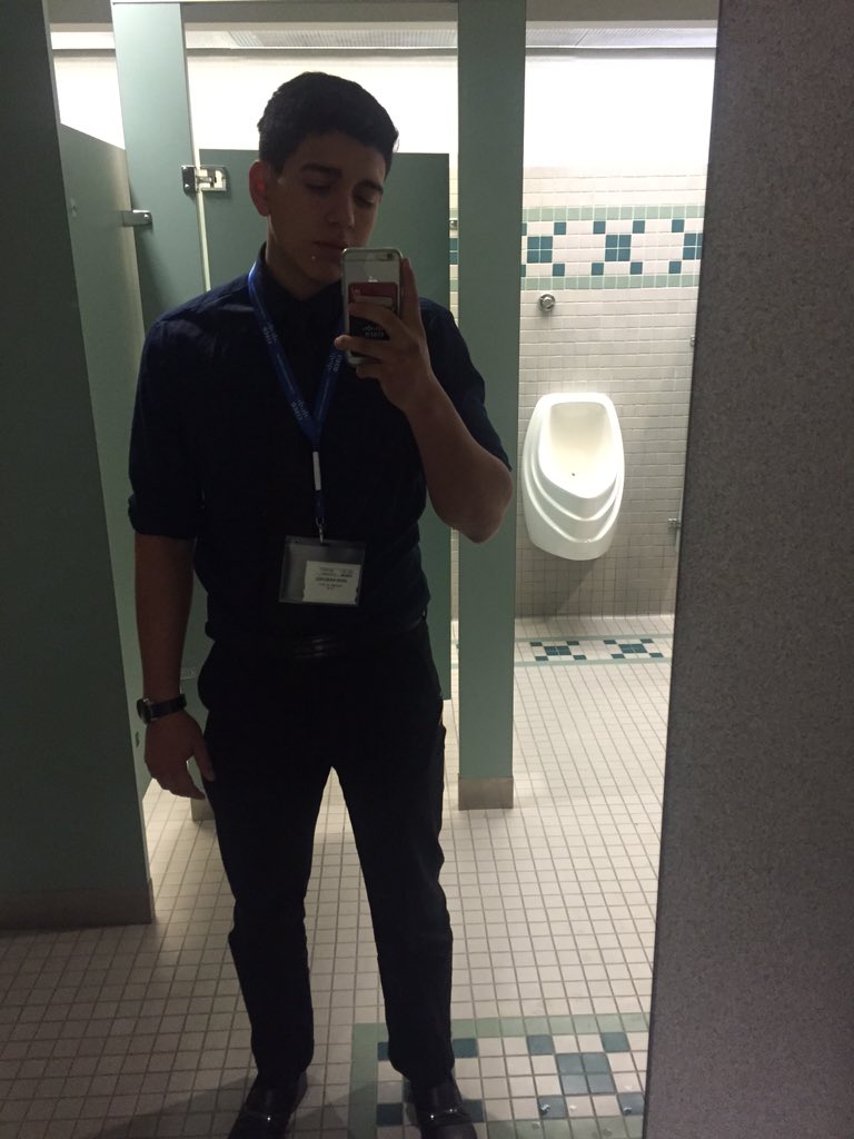 HiROLLERJR's tweet image. Cisco bathroom selfie was a must #ciscostem