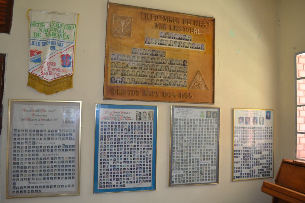 #Hoy se rindió homenaje al centenario del Liceo "Simón Bolívar" con concierto "Sobre Cuerdas del Arpa" #SanCristóbal