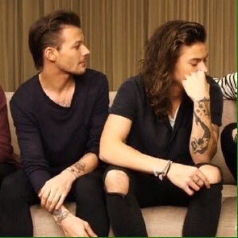 LARRYE5P1OLA's tweet photo. Me quiero pegar esta foto en la frente y en todas partes 

#MTVStars One Direction https://t.co/qpamEfGNiu