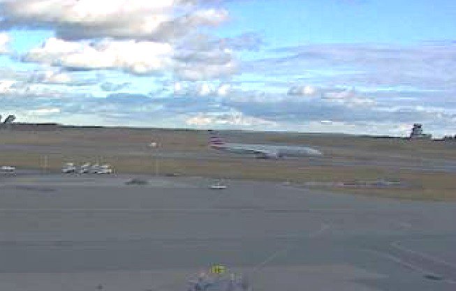 airlivenet's tweet photo. LIVE #AA39 from London LHR to Miami just departed Halifax after diversion https://t.co/QETDoGbent https://t.co/C9Wst8srno @AirportWebcams
