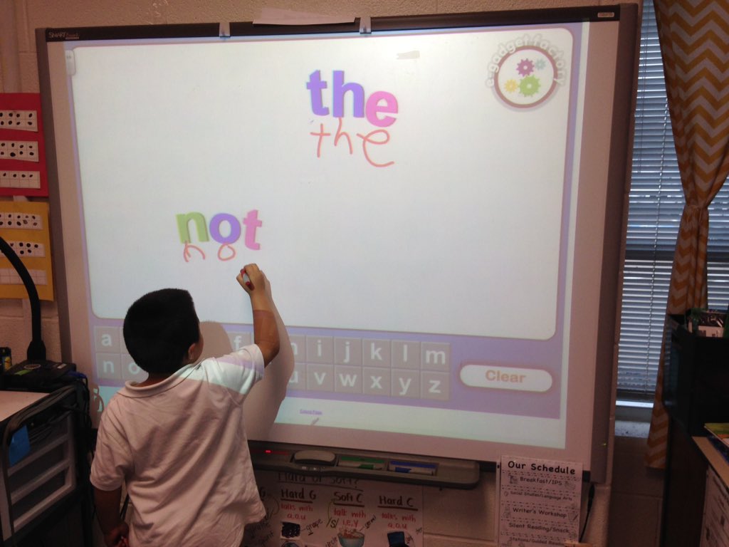 leadevers's tweet image. Learning with technology @Central_ES #LISDBilESL #techasatool