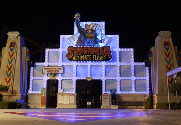 SFGrAdventure's tweet image. Beautiful lights and #coaster heights, that's what #HolidayinthePark is made of!