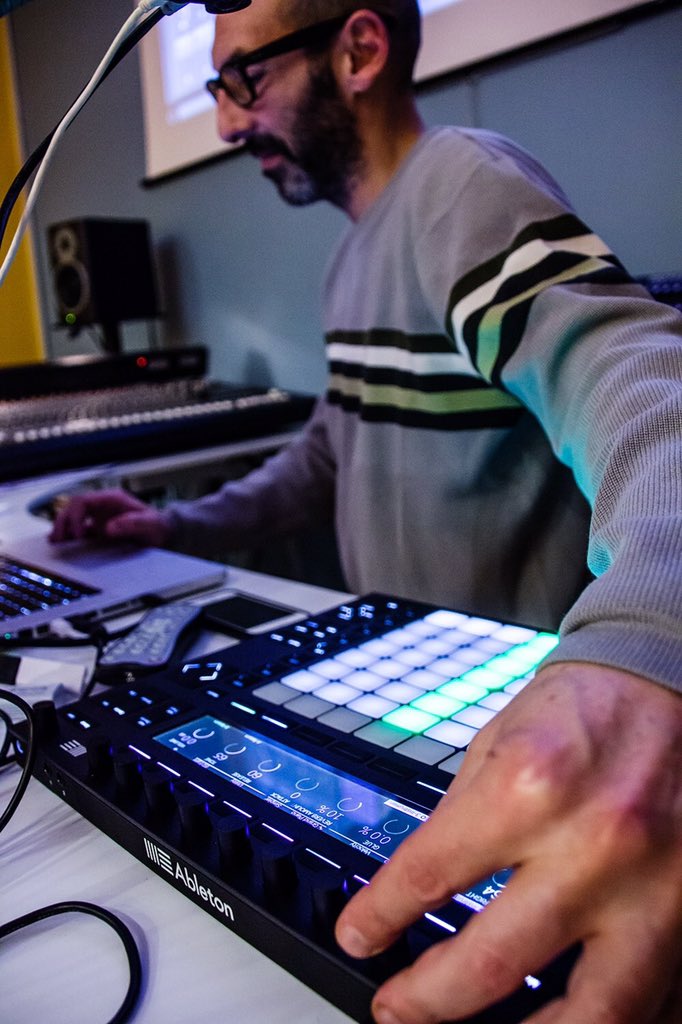 nutacademy's tweet image. Tante novità oggi nella lezione di  #abletonlive 9.5 e #push2 alla #nutacademy @Ableton #ableton #Napoli #Producers