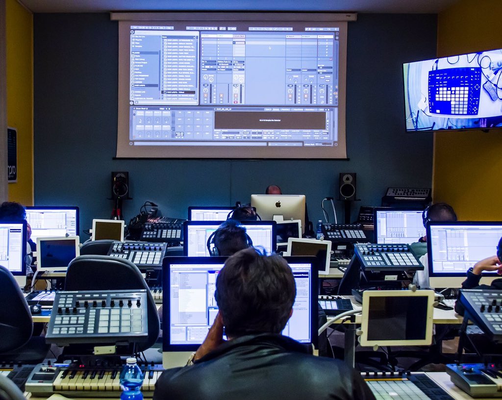 nutacademy's tweet image. Tante novità oggi nella lezione di  #abletonlive 9.5 e #push2 alla #nutacademy @Ableton #ableton #Napoli #Producers