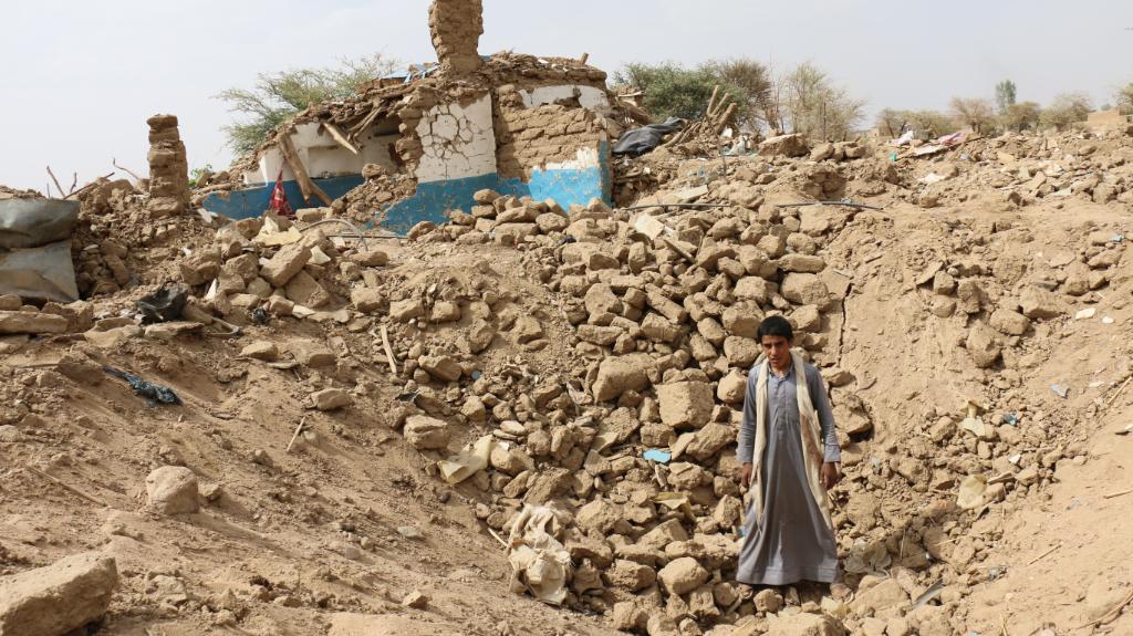 amnestyusa's tweet photo. Why is @WhiteHouse selling more bombs to #SaudiArabia when Saudi bombs civilians in #Yemen? https://t.co/RxGTWXXphx https://t.co/YxyyG5n37l