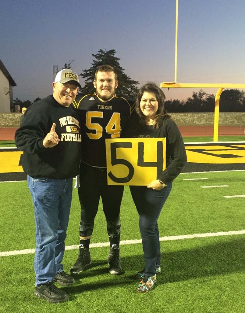 MarcelleHamel's tweet photo. #54fans #SeniorDay #45careerstarts @BigHam11 @TheDreamBowl https://t.co/QBmbUtHbVA