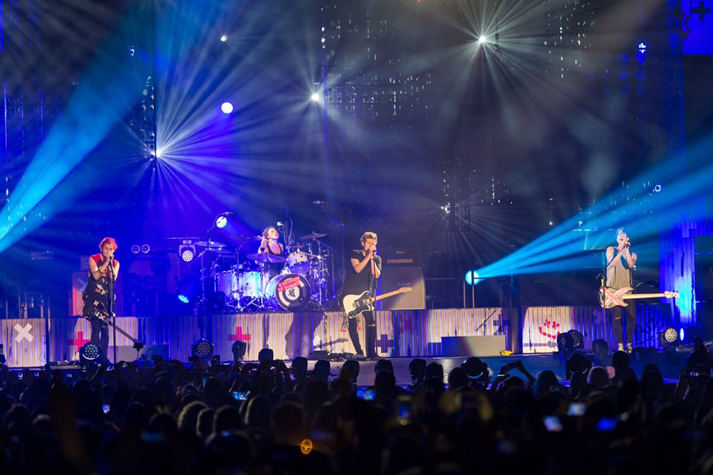 thekiaforum's tweet photo. This date last year: @5SOS closed out their 2nd sold out show! Can't wait for their 9/7 return! #SoundsLiveFeelsLive https://t.co/fCP9wye0g6