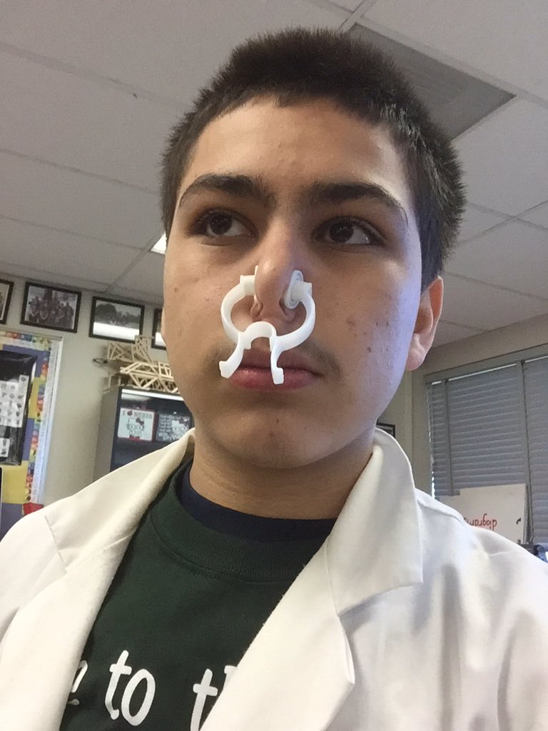 BravoHSChemClub's tweet photo. Perfect technique for eating school lunches @ACSChemClubs  #ChemClub10 https://t.co/HCQWRNG1Jv