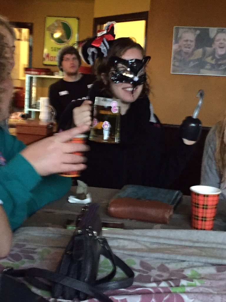 ObelixDames's tweet photo. Gister gespeeld in de modder tegen #Dwingeloo bedankt en de winst is in Nijmegen. #wotm Laura voor alle tackles https://t.co/FT0dB7B5JR