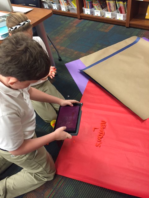 MsFrazier_SJS's tweet photo. SlowMation: Phase 3- Filming! #TechSJS #sjsgrade7 https://t.co/sLDICiY5Kn