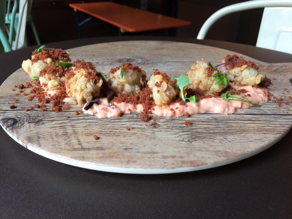 tbgnola's tweet photo. Oyster special today - fried and served over cocktail aioli, topped with tasso crumble! #NOLA #Beer #Oysters https://t.co/J9ejOf94Fc