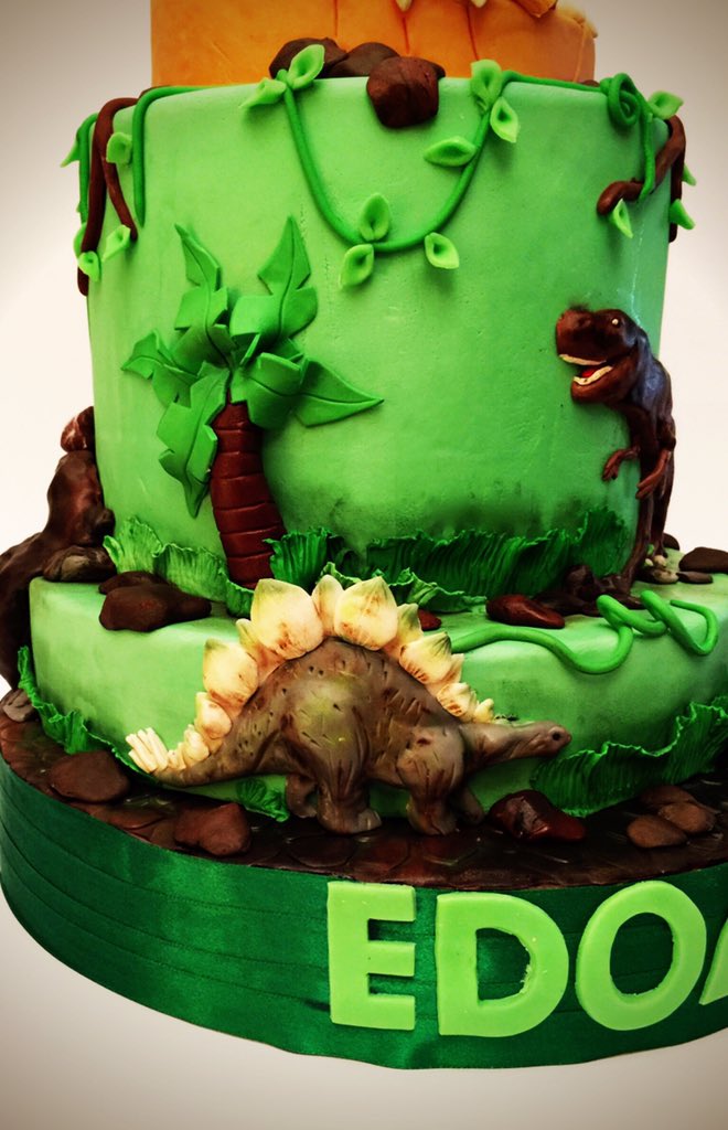 TortaExpress's tweet photo. Dino cake #tortaexpress #party #festedicompleanno #bari #dinosaurs #cakedesign https://t.co/WwVxhtn6cM