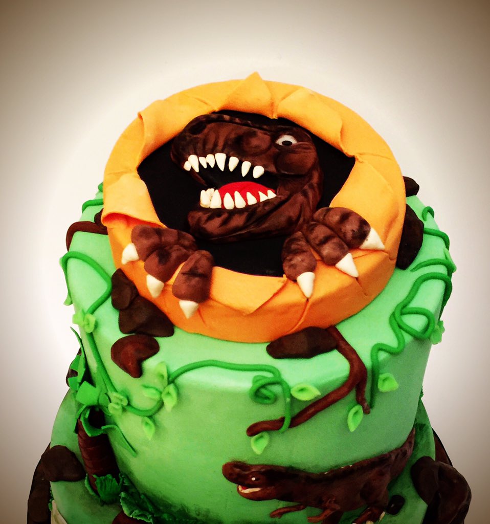 TortaExpress's tweet photo. Dino cake #tortaexpress #party #festedicompleanno #bari #dinosaurs #cakedesign https://t.co/WwVxhtn6cM