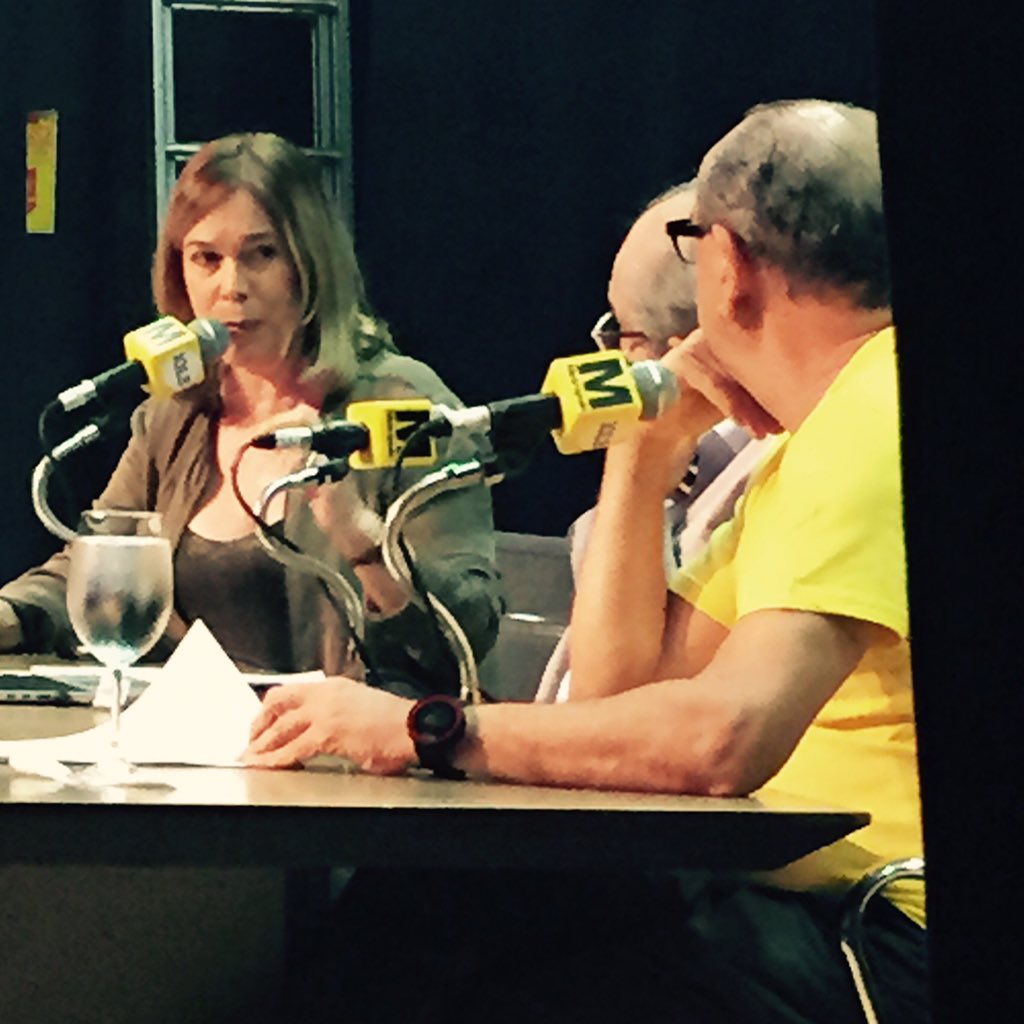 TAlvarindo's tweet photo. "Entre Páginas Especial" MK e prof. José Carlos conversam com Mary Del Priore. Sintonize 101,3 e acompanhe ao vivo. https://t.co/cjlj5aNVM7