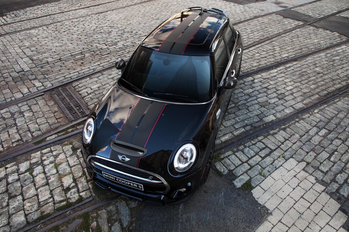 CarManiaMx's tweet photo. Mini Cooper S Carbon Edition, demostrando que un 5 puertas puede ser atractivo y divertido con add-ons interesantes. https://t.co/mJAWbcvlm7