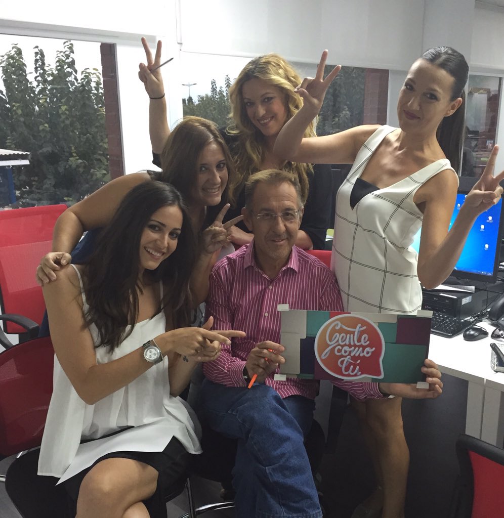 B_Salazar_Ruiz's tweet photo. Orgullo de compañeros!  #podemoscontodo @carmen_conesa @_anabgarcia #Paco #Marian #Gentecomotú @La7_tv https://t.co/mjcKUVV3qX