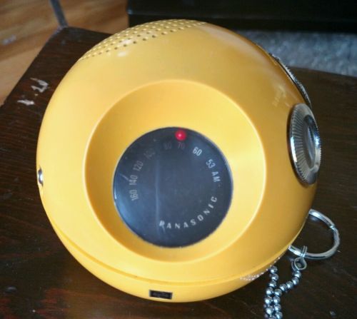 zeppy_radio's tweet photo. Vintage #panasonic #panapet 70  yellow transistor radio #japan ~ sweet 1970's!, LINK:
https://t.co/1wyWSxE4AW https://t.co/LKYDcSLsm6