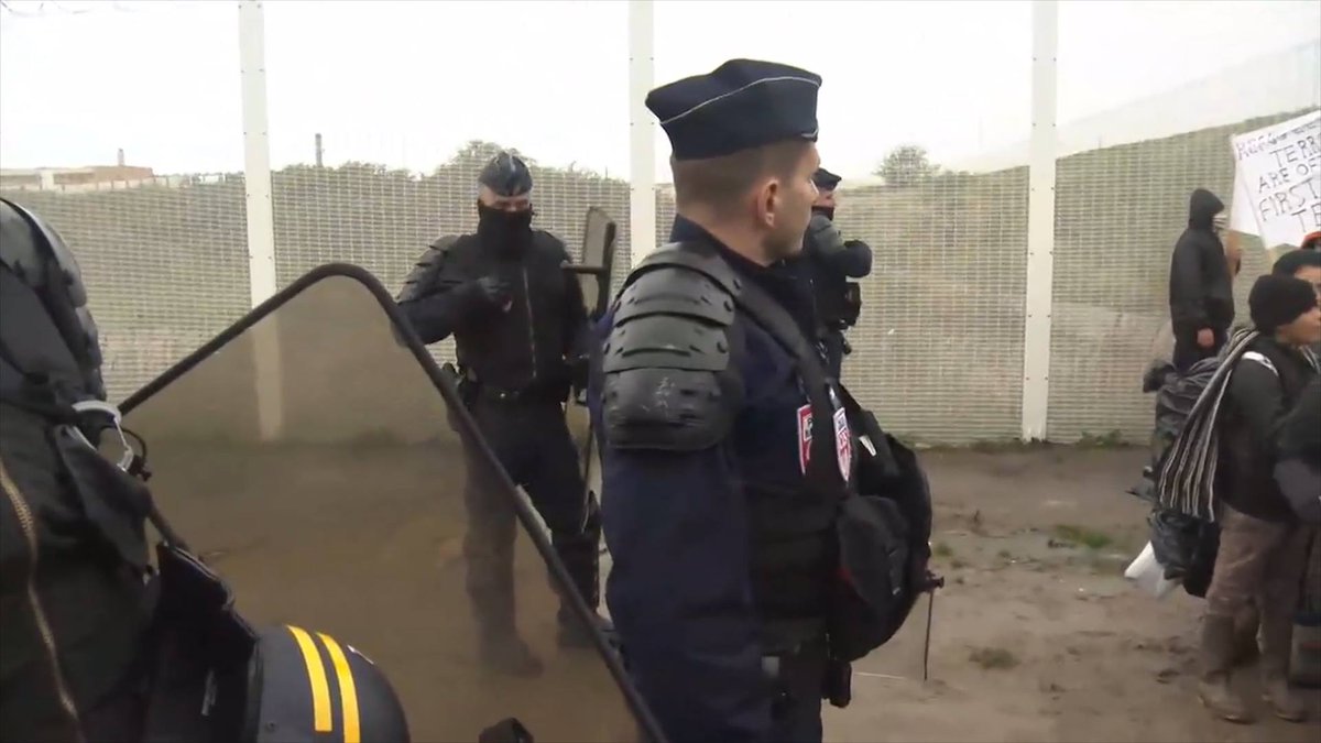 ВИДЕО. Волнения в лагере беженцев на севере Франции
gazeta.ru/social/video/2…
