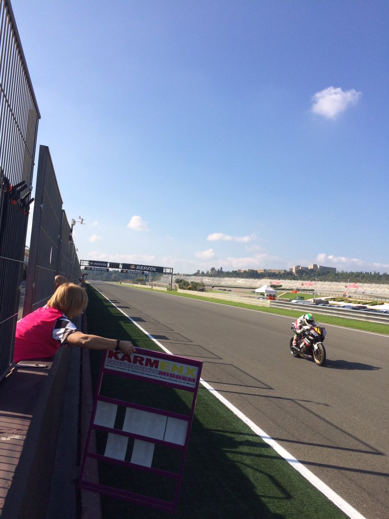 HerreroIsaac's tweet photo. Enhorabuena @MIDDEMCAMP @jakattak73 gran resultado en el #FIMCEVRepsol2015 Cheste  @CEVMotorcycle #FIMCEVRepsol2015 https://t.co/ntvJOCeVV3