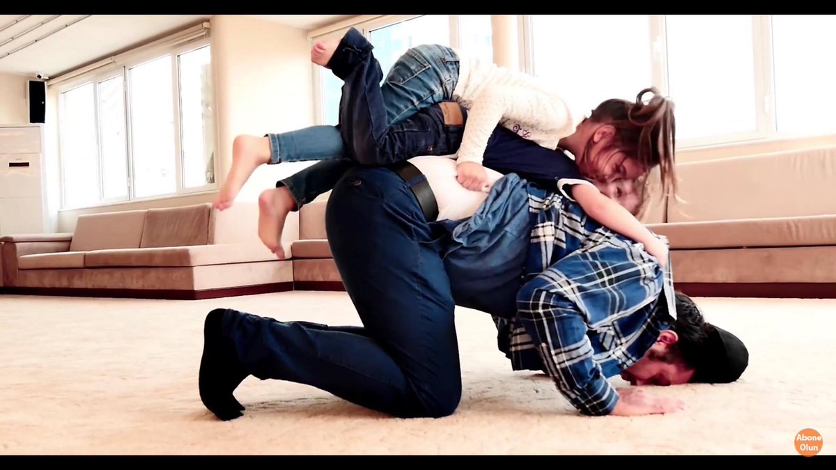 Camide namaz kılarken arka saflarda gülüşen çocuk sesleri yoksa gelecek nesil için KORKUN! 
goo.gl/E9FcxR