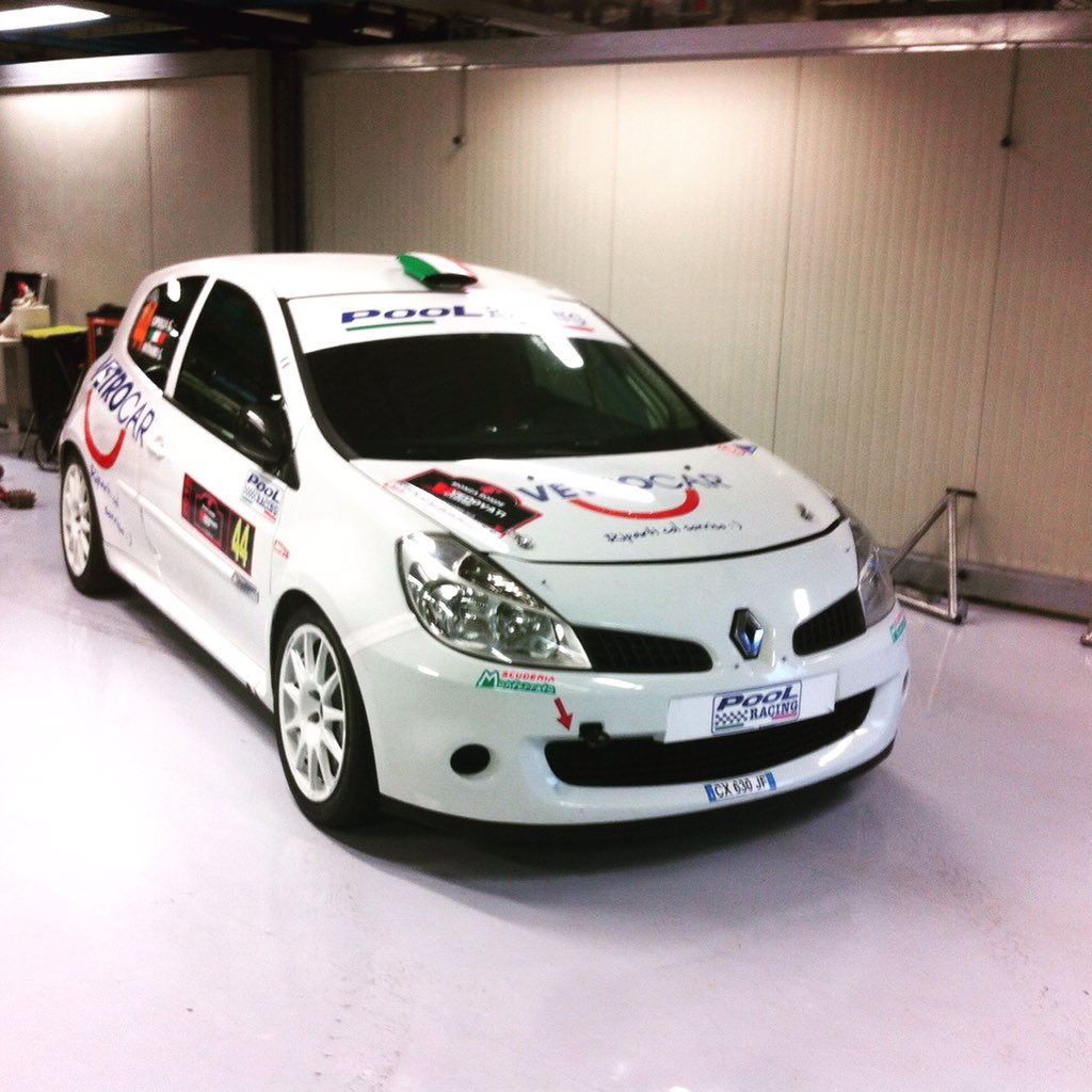 Poolracing_team's tweet photo. Prestazione in crescendo di Cipolla al #Monzaronde sulla Clio R3 marchiata #Poolracing! https://t.co/Y9MvtRIUro