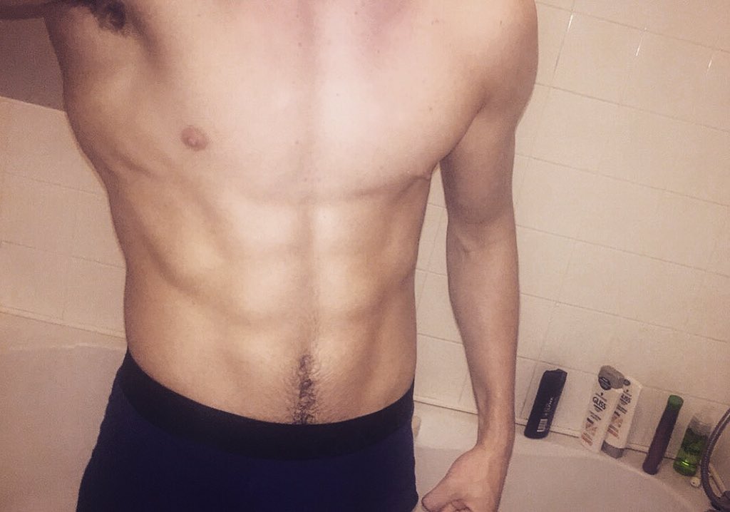 NathanAdams95's tweet image. After a core work out, you have to take a pre shower selfie 🔥💦 #UpfrontModels #ARmodels