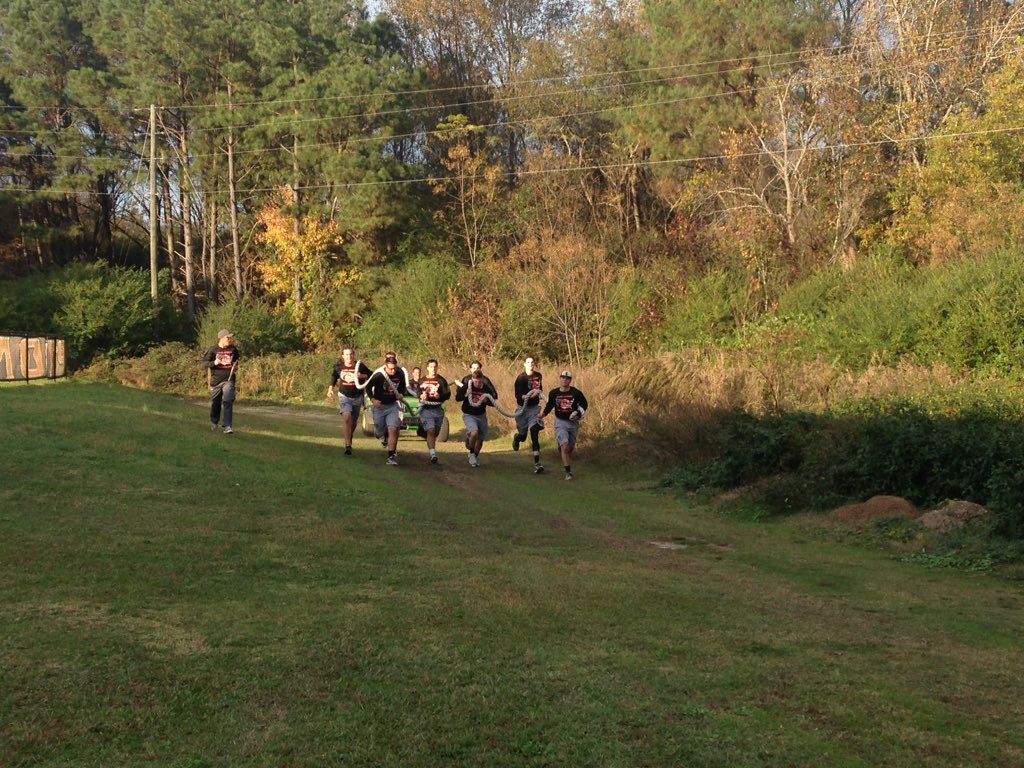 JHaire03's tweet image. Team #Accountability finishing the mile run...7:55...will that time hold? #CSC15
