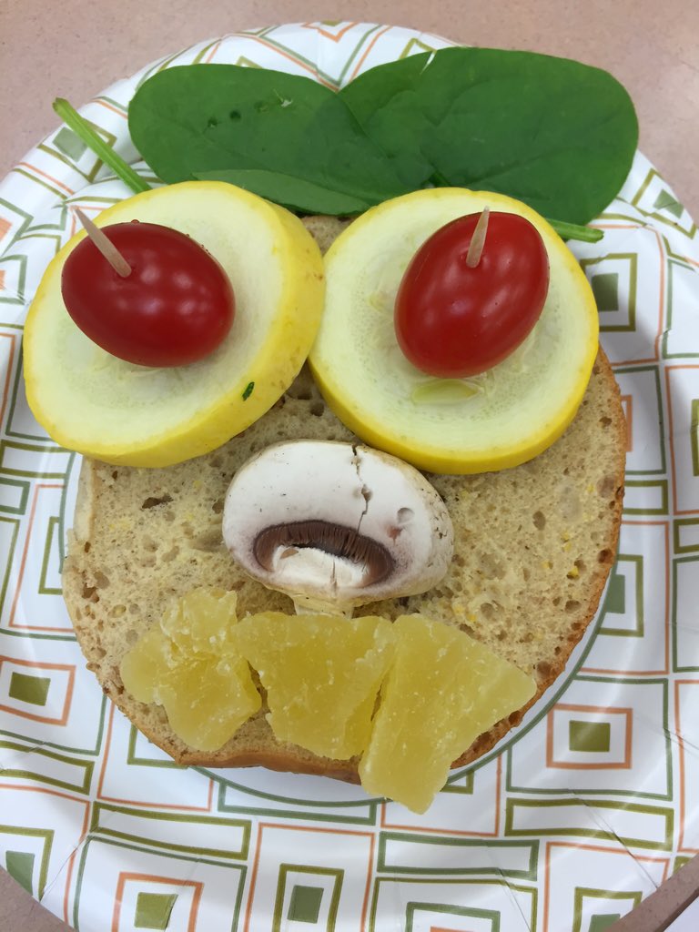 smollas's tweet image. Making food faces at #learngreen
