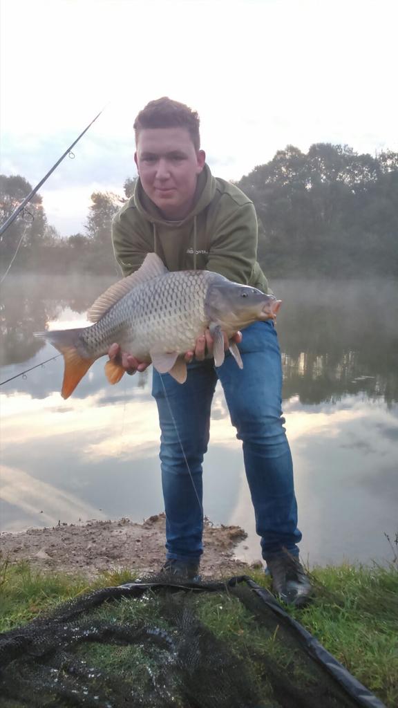timlay98's tweet image. Also the smallest carps are beauties #oncarp