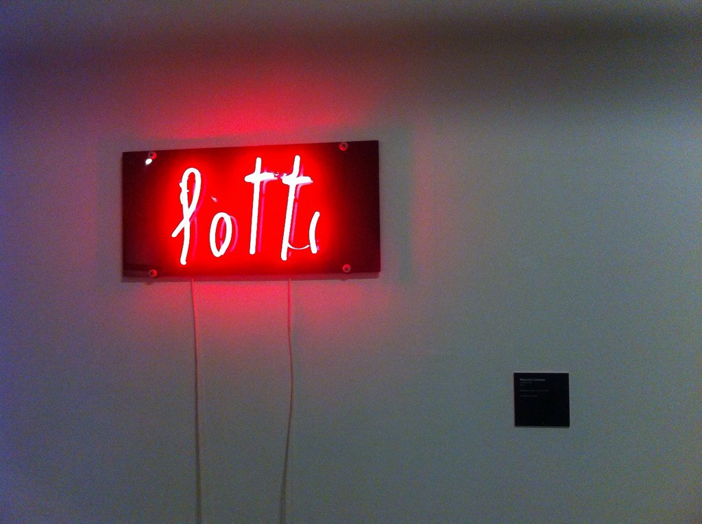 CandyVoodoo's tweet photo. #fotti #cattelan #luceparma https://t.co/4u1MKyLqrz