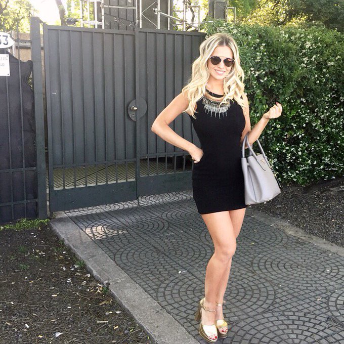 Hoy desfile!! #HBmodels #ootd #shoes @FerraroCalzados https://t.co/RDkw4w3Y8j