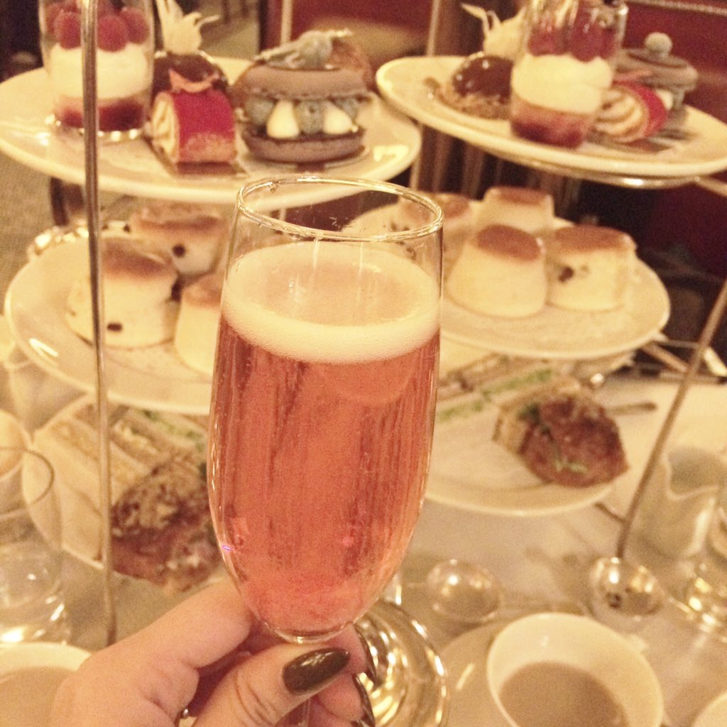 gabrielafones's tweet photo. Monday meetings are tough with the @hellofashionuk girls 🍾✨👯 @MWWorld cosmic tea at @balthazarlondon ❤️ https://t.co/Fj81GHk2wR