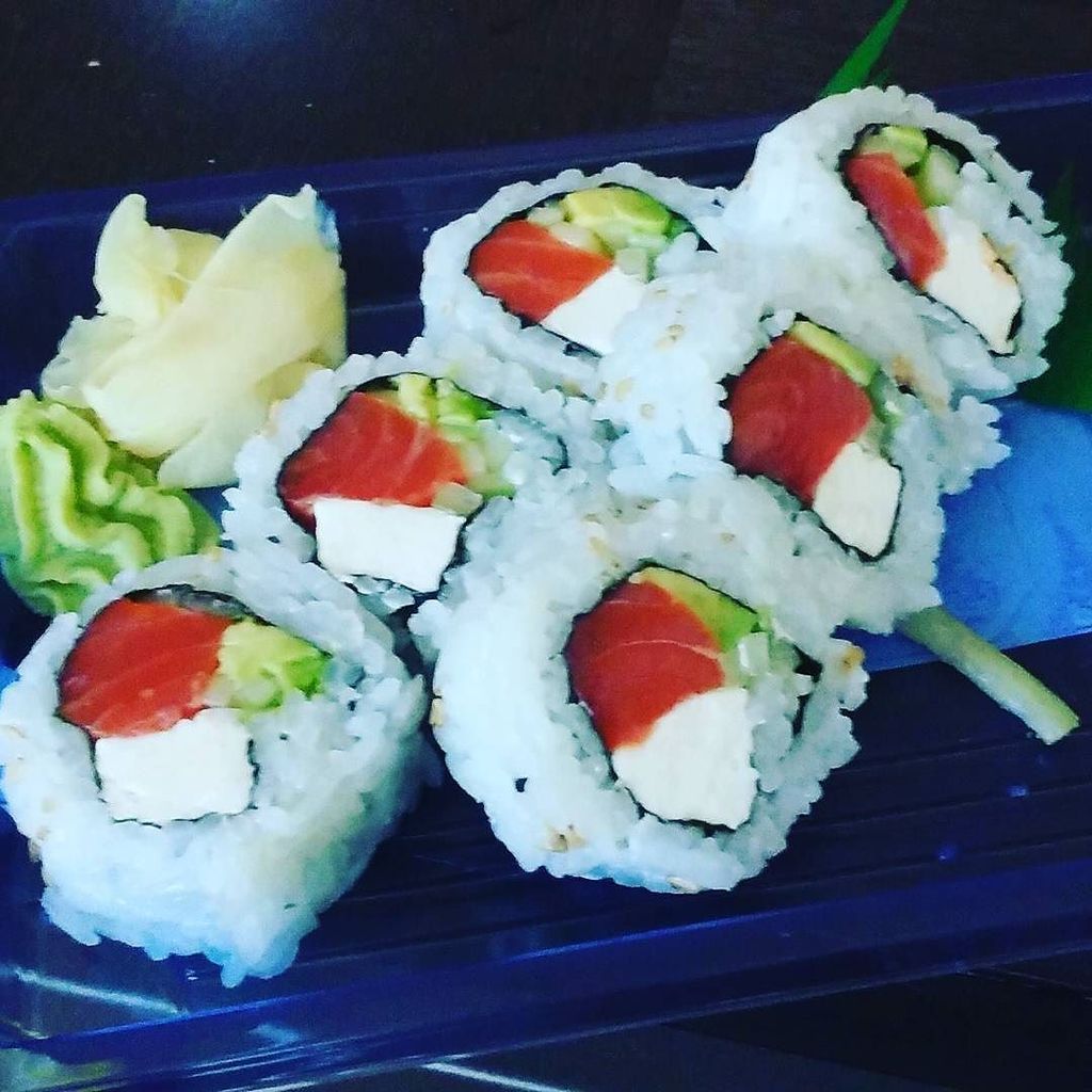 shaicandoit's tweet photo. Long overdue! #sushi #lunch #phillyroll #sushilover #treatyoself #fitness #fitnessjourney … https://t.co/CsOURuhPca https://t.co/spHKQmHUMz