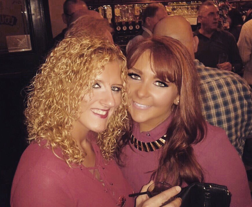 HolsWLGoals's tweet image. When you don't plan your outfits very well........ 😂🙈 #matching #snap #samecolour #awkwardddd 👯😆