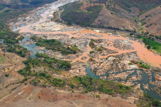 UOLNoticias's tweet photo. Restaurar natureza tomada por lama é impossível; rio Doce pode desaparecer https://t.co/v3fGE1rhjF https://t.co/XoH1swz77M