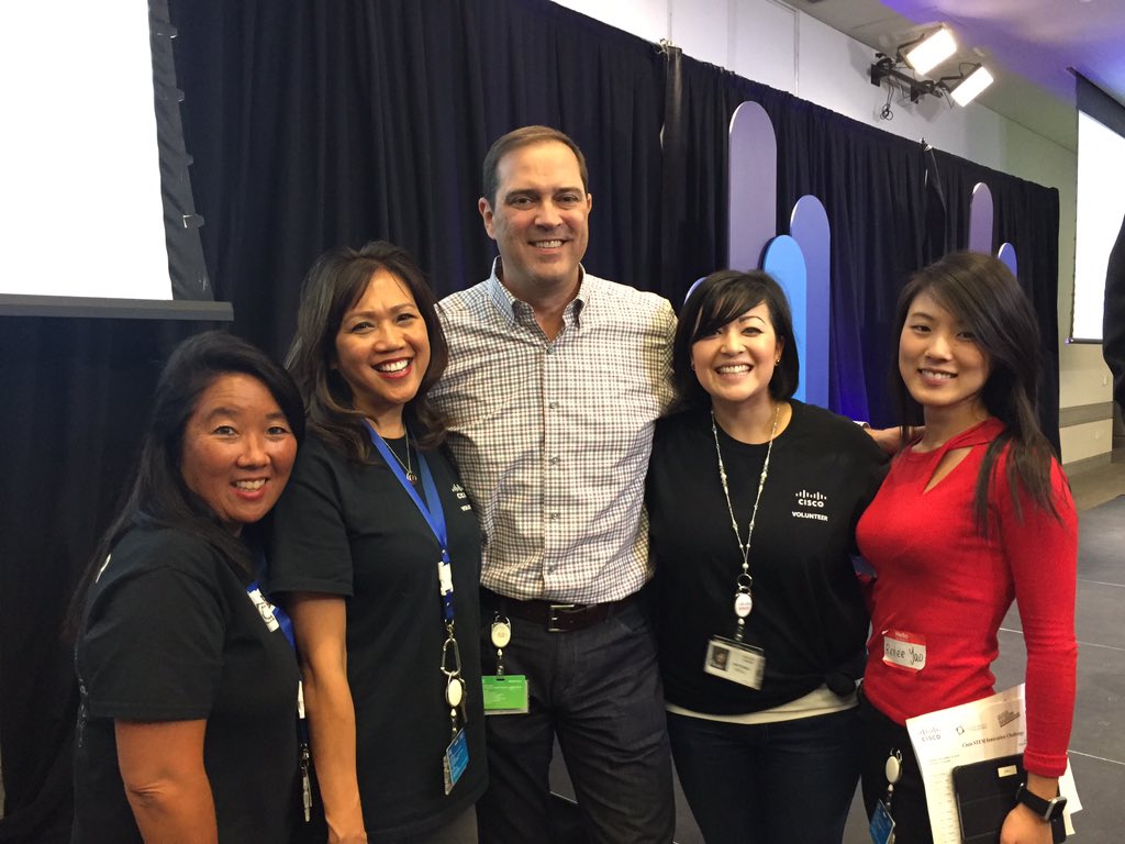 ReneeYao1's tweet image. #CiscoSTEM core volunteer team with @ChuckRobbins ☺️☺️