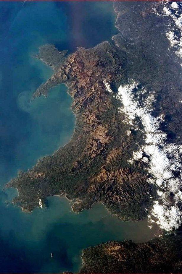 Love this picture of our beautiful #Wales taken from the #ISS #wakeuphappyinWales