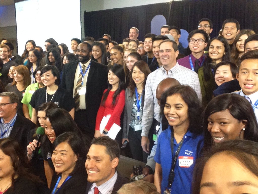 svtpca's tweet image. Selfie w/ CEO @ChuckRobbins &amp;amp;@silvercreekHS stdnts @Cisco #ciscoSTEM #innovationchallenge