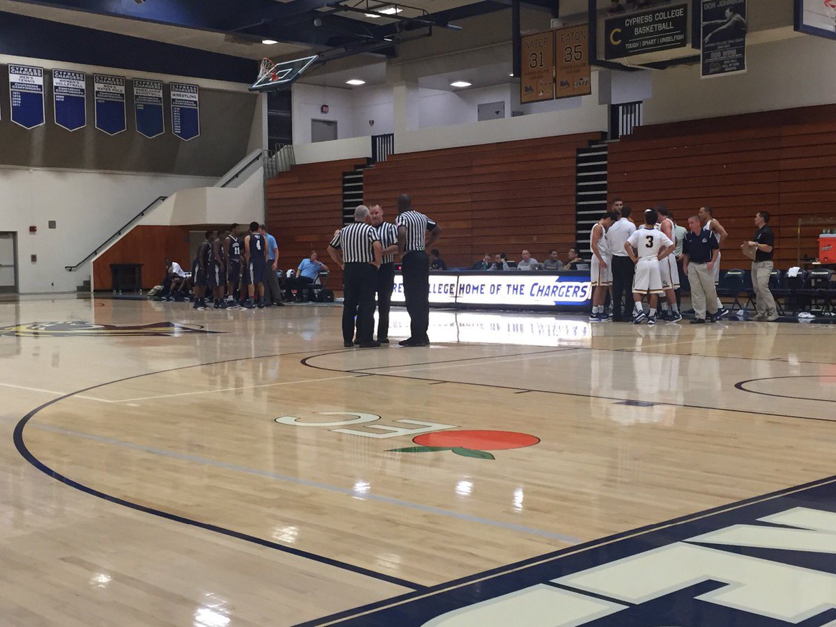 ECCUnionAnaiya's tweet photo. Referees deliberate on whether a shot made by Cypress will count because is a personal foul against EC #ECCUnion https://t.co/A40XbKQSgJ