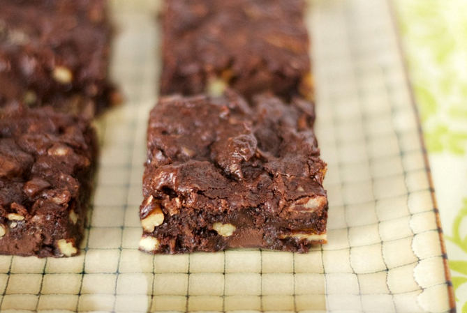 findingvegan's tweet photo. #Vegan Chocolate Chunk Brownies with Pecans https://t.co/3si5J21JRx by @SandraKohlmann https://t.co/BsNCG232SA