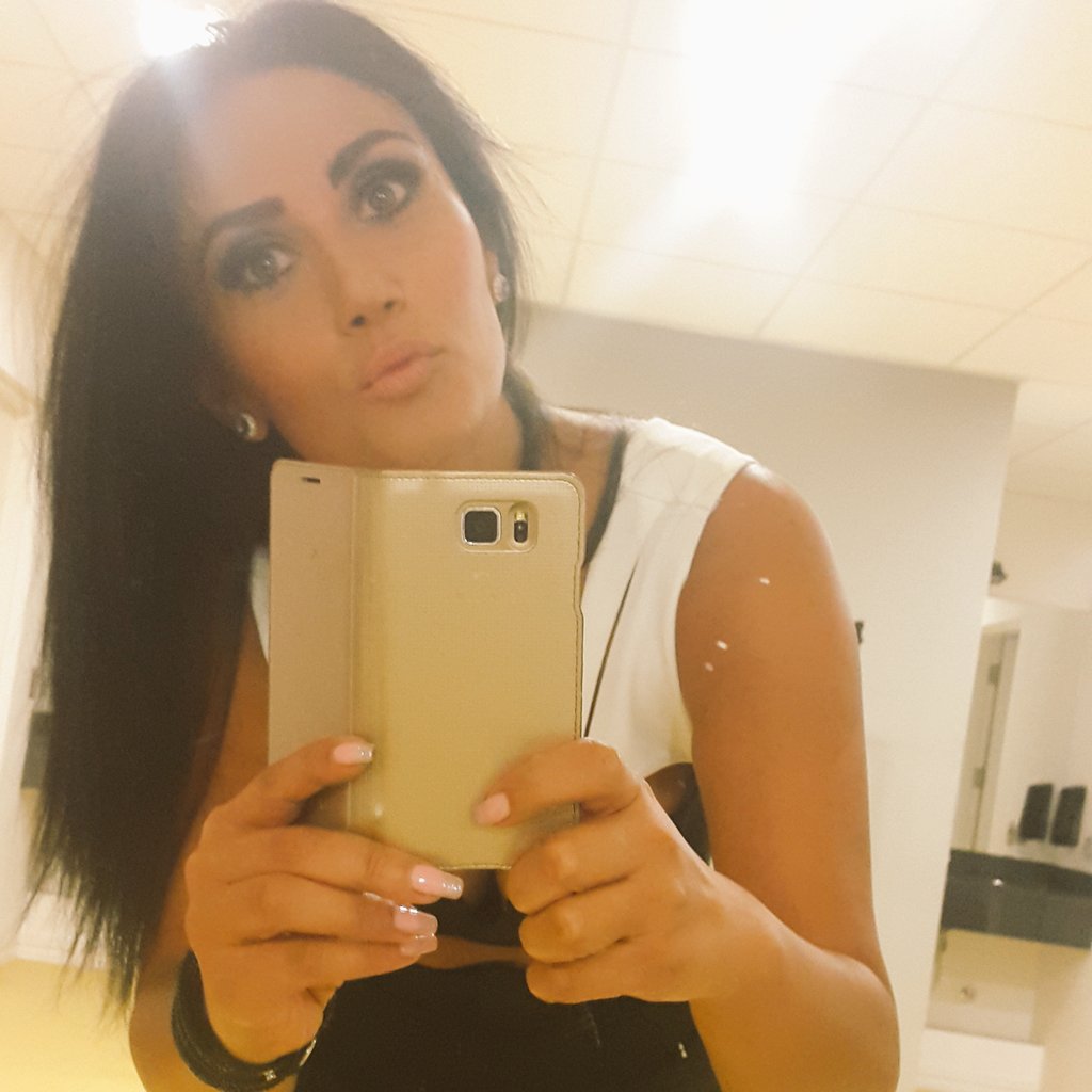 pamelafiera's tweet photo. Miren mis cejas ... q top😙 https://t.co/hTw4KmbFQK