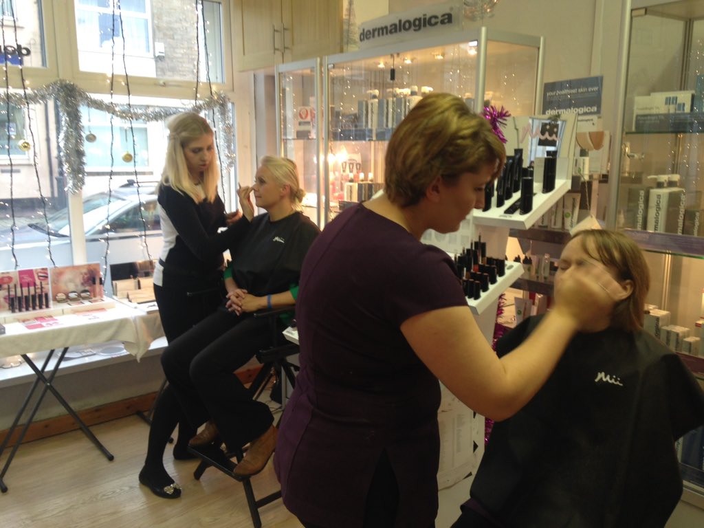 Great christmas event at the salon!! #christmasgifts #Jessica #miicosmetics <a href="/JessicaNails/">Jessica Arruda de azevedo mendes</a> @MiiCosmetics