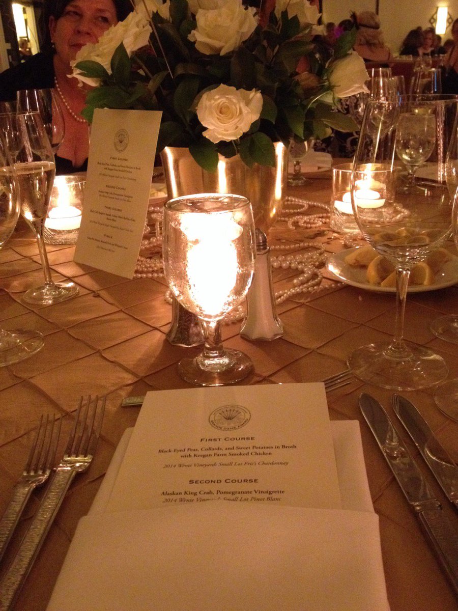 LesDamesSAT's tweet photo. Tables decorated for the big Saturday night event! #LDEI2015 https://t.co/ohqGpQfxDw
