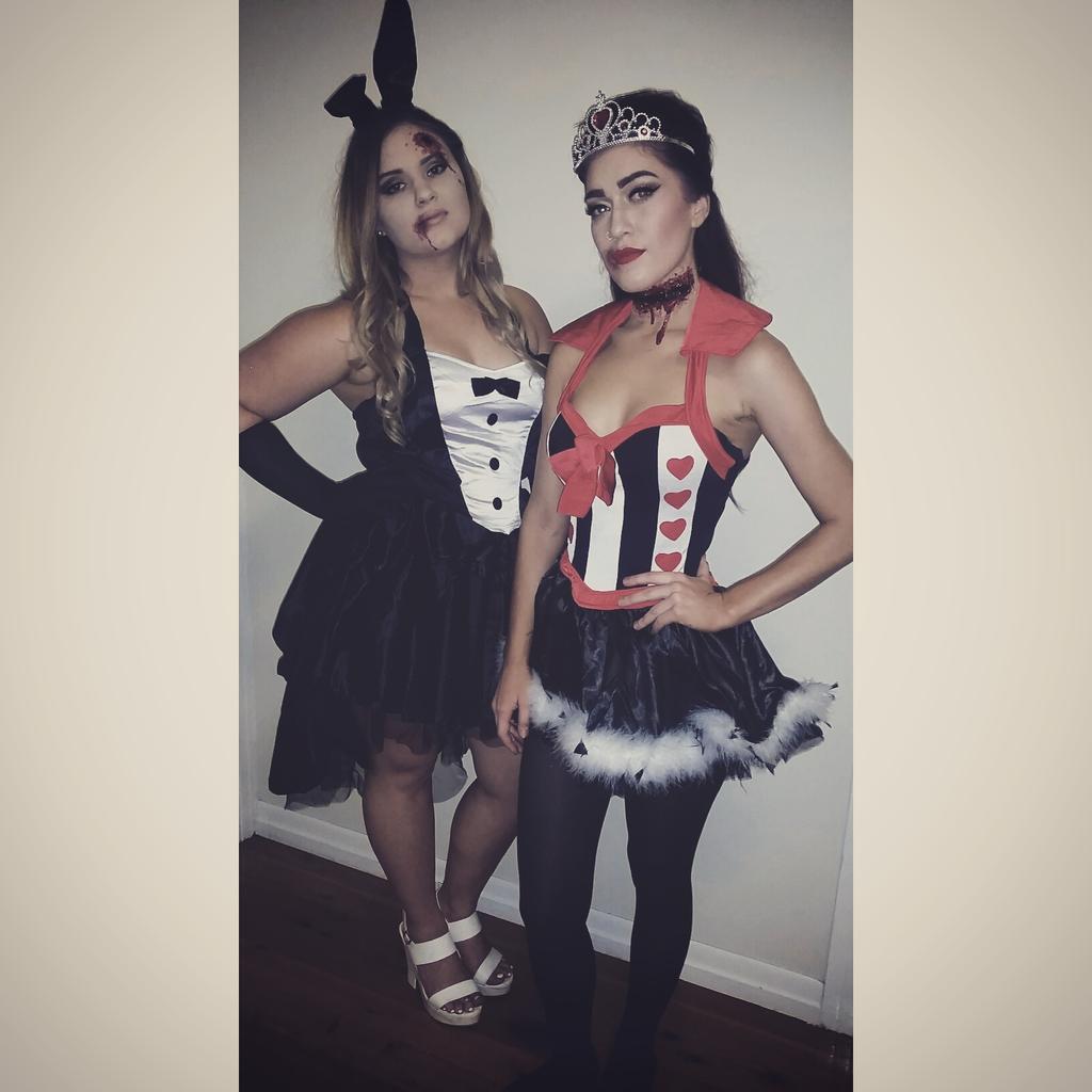 ChONTELLEFRASER's tweet photo. We're All Mad Here #queenofhearts #thewhiterabbit #halloween 👑♥♦♣♠♥ https://t.co/HfXbTNChbW