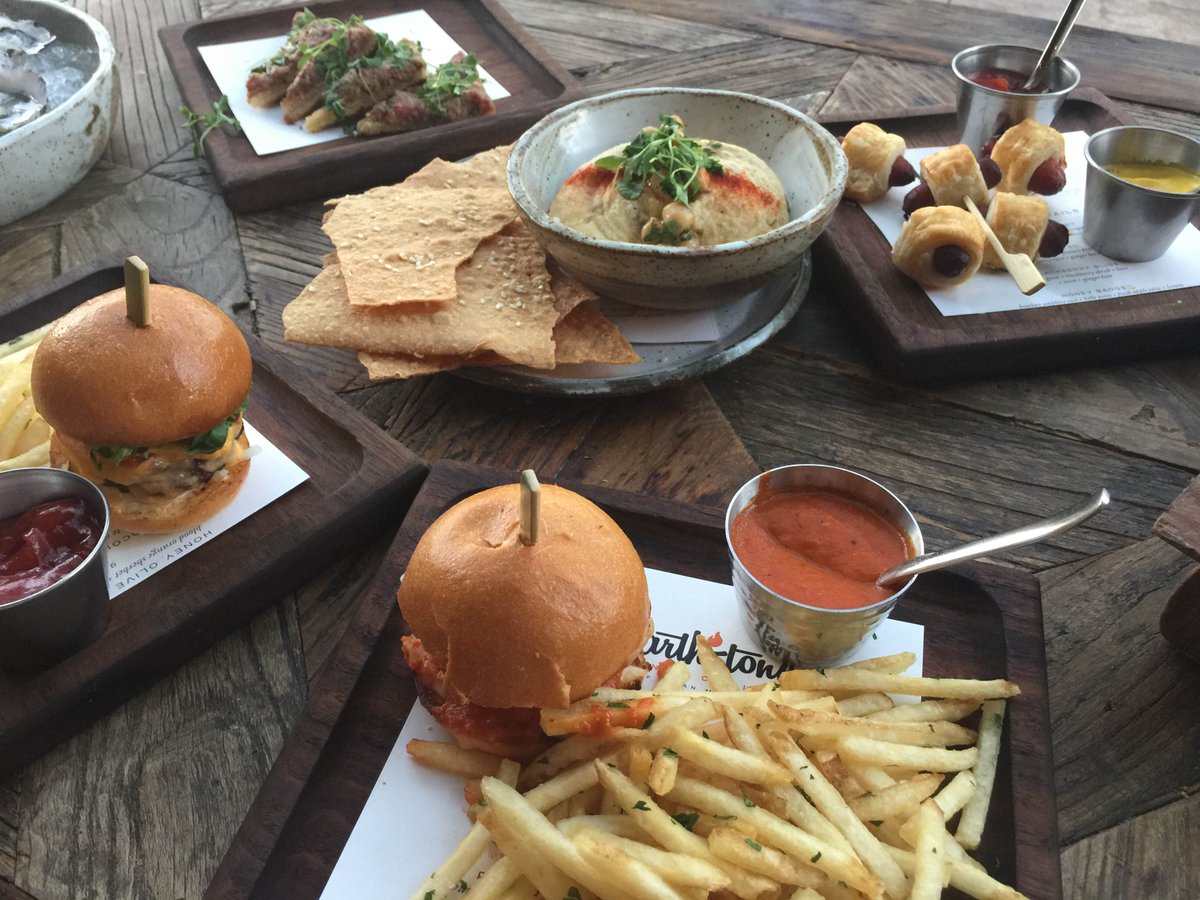 Enjoying mid-week #happyhour at <a href="/HearthstoneLV/">HearthstoneLV</a> with jalapeno hummus and mini signature burgers.