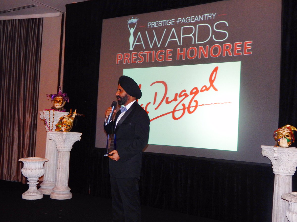 macduggal's tweet photo. Designer #MacDuggal honored at #PrestigePageantryAwards 2015. #ppa2015 #pageantlife #awardsceremony #pageantgowns https://t.co/ybxGFcozuY