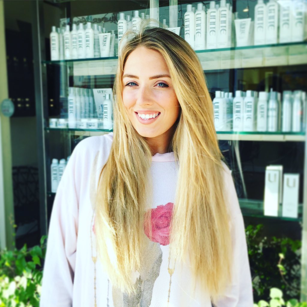ChloeAgnew's tweet photo. Thanks @SalonSinE @UNITEHAIR for my #cutncolor & @goldfeverhair 3 months in & as amazing as ever! You are the best! https://t.co/X7rXB8XQP8