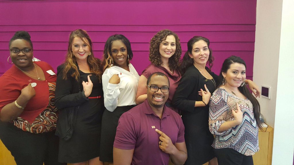 sstone5311's tweet photo. Pinning Ceremony- Fall2015 Mentors #CultureWarrior #CamdenGood https://t.co/ukh9fcxCEM