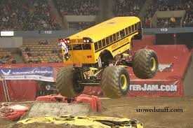 MasonHorsnell's tweet photo. i'd be throwing up if that was my school bus https://t.co/f9DnLYXjCI
