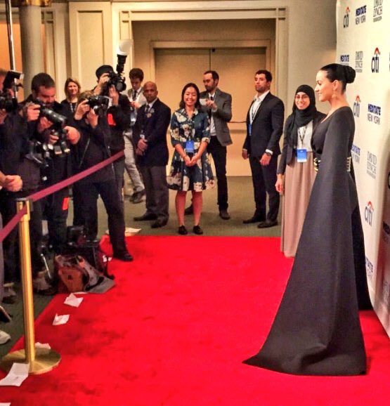 KatyPerryLatino's tweet photo. Fotos | @KatyPerry en la alfombra de #ChangeBeginsWithin https://t.co/WukdfpJgh0